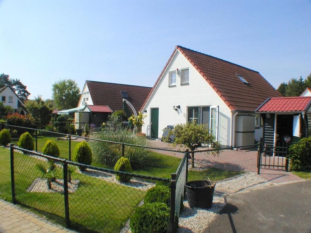 Freistehendes Ferienhaus Am See Naehe Roermond Heel Extérieur photo