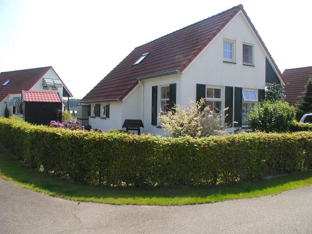 Freistehendes Ferienhaus Am See Naehe Roermond Heel Extérieur photo